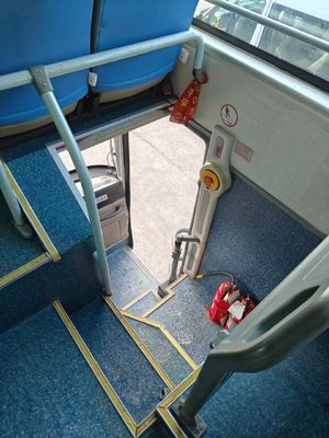 Μεταχειρισμένα λεωφορεία ενάμιση ορόφου με 57 έως 59 θέσεις, θέση τιμονιού αριστερά